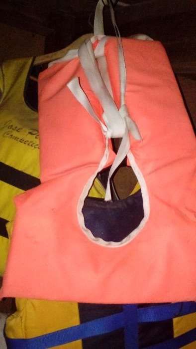 Colete salva vidas antigo laranja de passeio