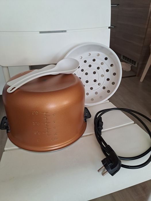 Multicooker  Redmond  M90E
