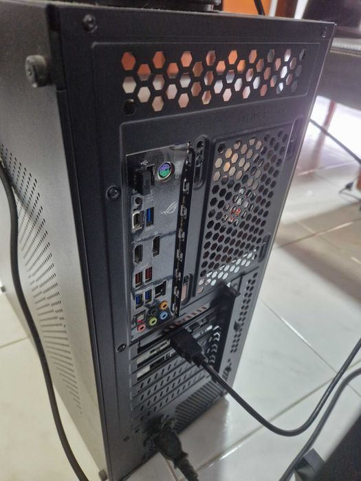 PC AMD Ryzen 5 3400G with Radeon Vega Graphics -3.70 GHz