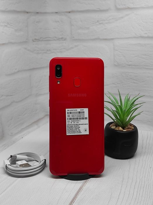 Продам телефон Samsung A20 3/32Gb NFC в робочому стані