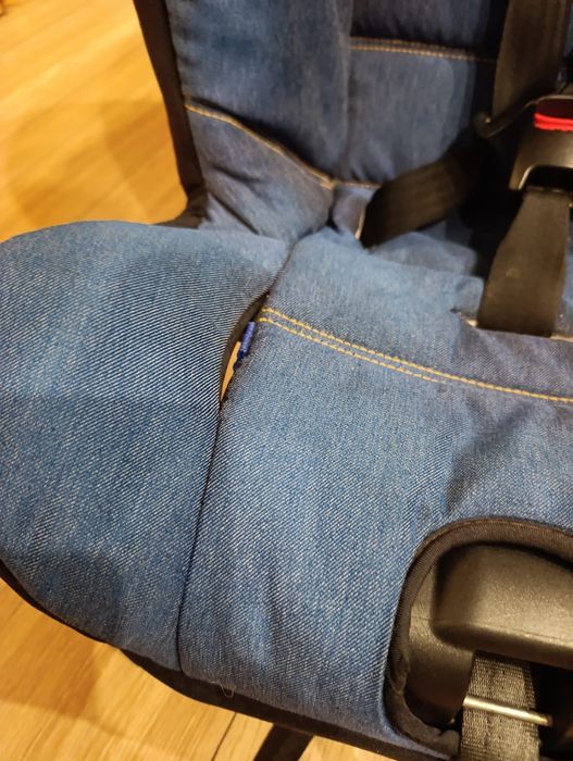 Fotelik samochodowy Axkid Minikid Bezwypadkowy,stan BDB  9-25 kg