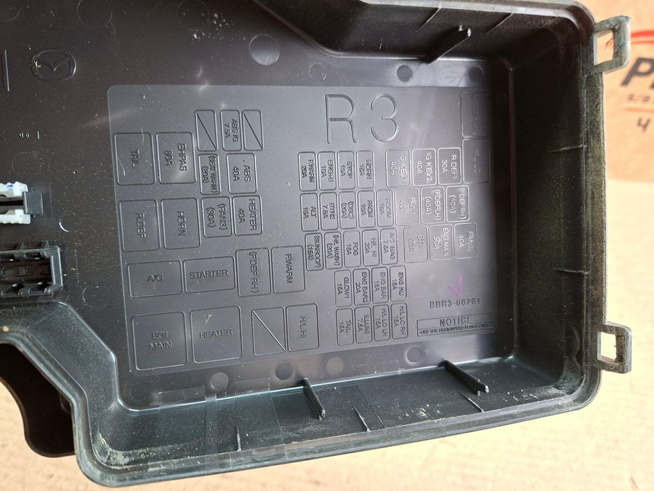 Mazda 3 BL 09-13 1.6 D блок предохранителей K2441