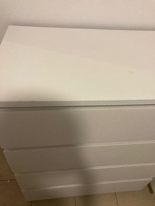 Cómoda branca ikea