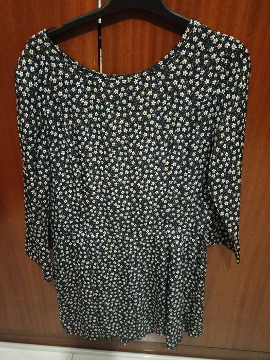 Macacão S com florzinhas