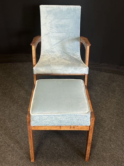 Fotel z podnóżkiem Prl po renowacji