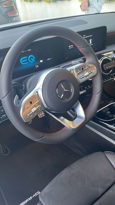Mercedes A250E AMG Line com 18200km