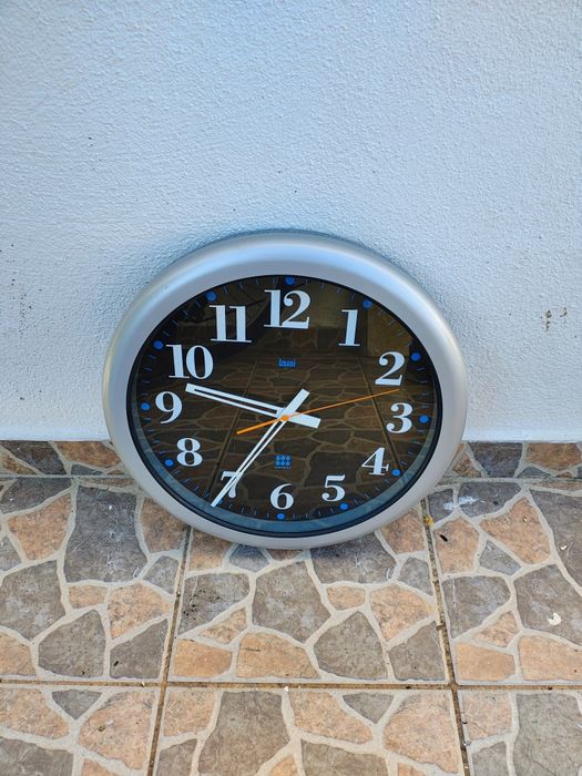 Selling a large clock