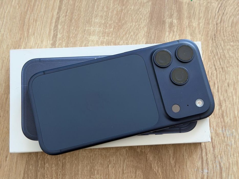 Apple iPhone 17 Pro 256GB Deep Blue z Media Expert Idealny stan