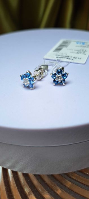 Продам нежные серебрянные серьги с цветными фианитами