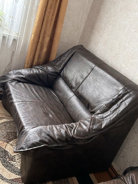 комплект із двох диванів
