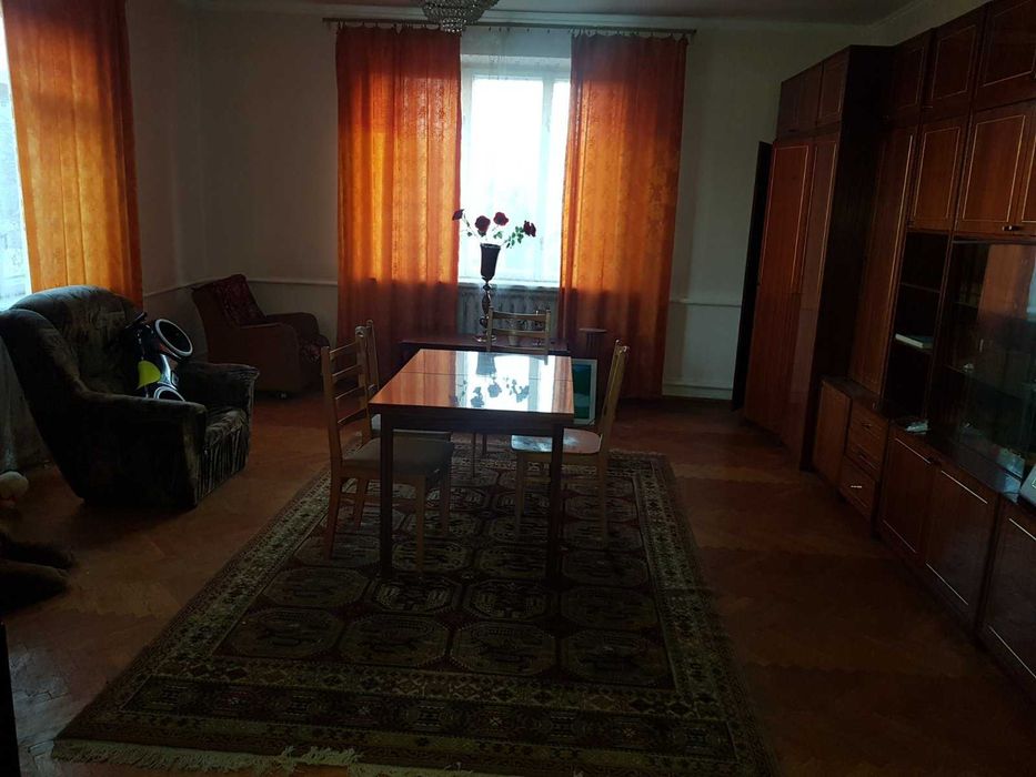 Житловий будинок та земельна ділянка 7,9 сот. м. Кам'янка-Бузька