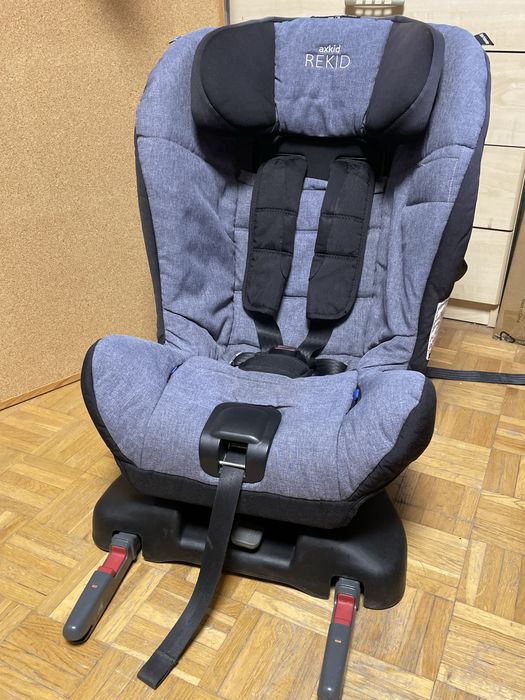 Fotelik AXKID Rekid RWF 9-25 tyłem do kierunku jazdy ISOFIX