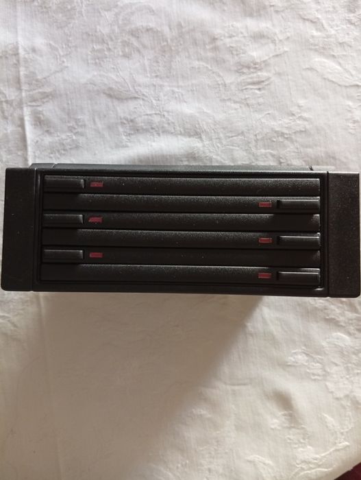 Caixa de 6 CDs para auto