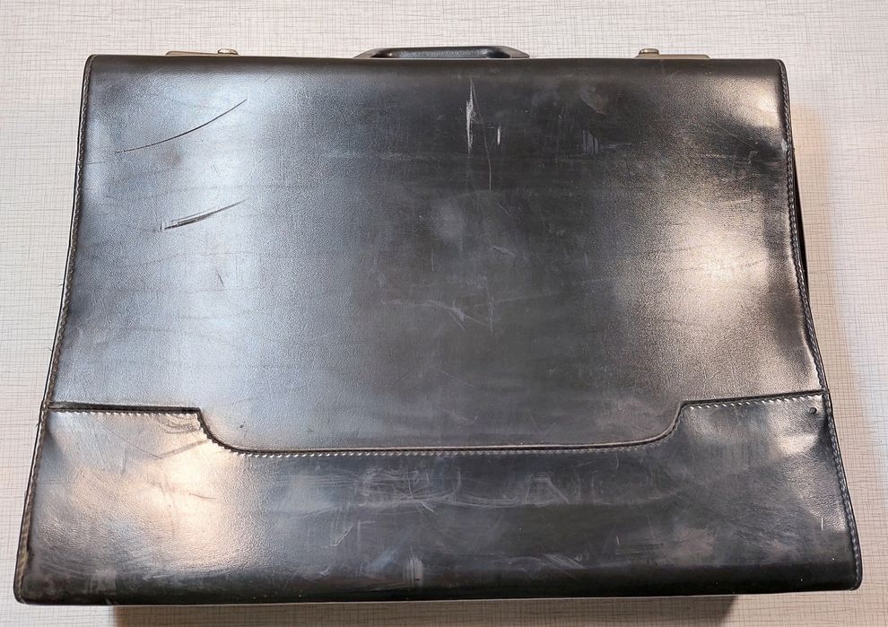 Дипломат / Класичний Чорний Кейс для документів А4.