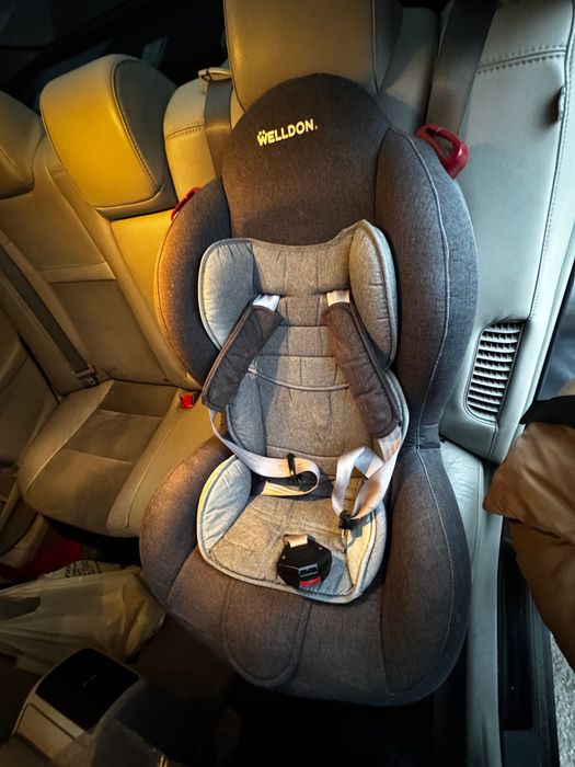Автокресло Welldon universal 9-25 кг