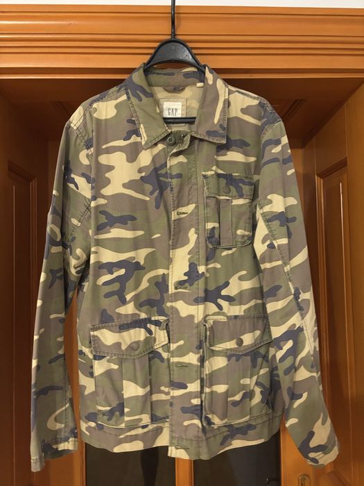 Камуфляжна куртка Gap
