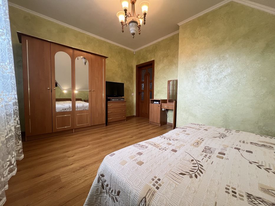 Продам якісний будинок з каміном, лазнею та альтанкою