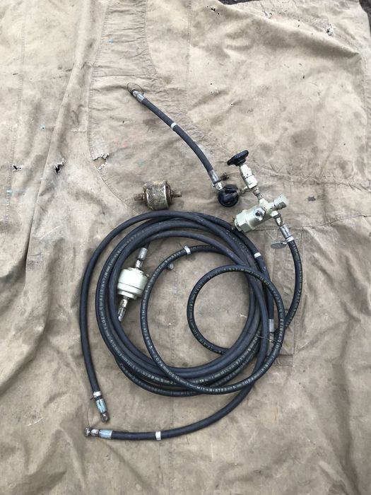 Шланг для зарядки вертолёта воздухом и азотом