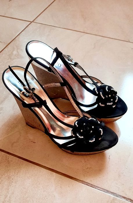 Босоножки на платформе.