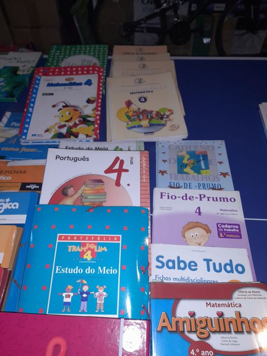 Livros de várias disciplinas e várias editoras do 4 ano