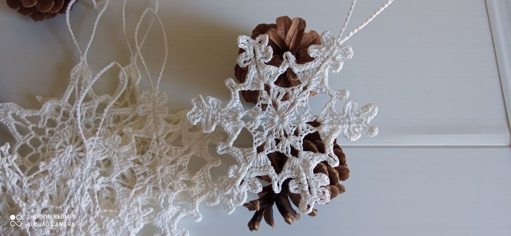 Снежинки. Игрушки для ёлочки. Вязанные снежинки.