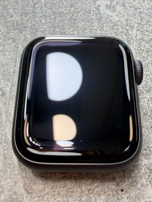 Apple watch series 5 40mm icloud lock