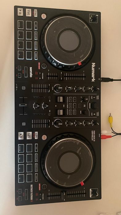 Numark Mixtrack Platinum Fx