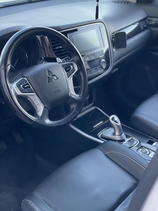Mitsubishi Outlender PHEV, 2.0, без вложений!!!