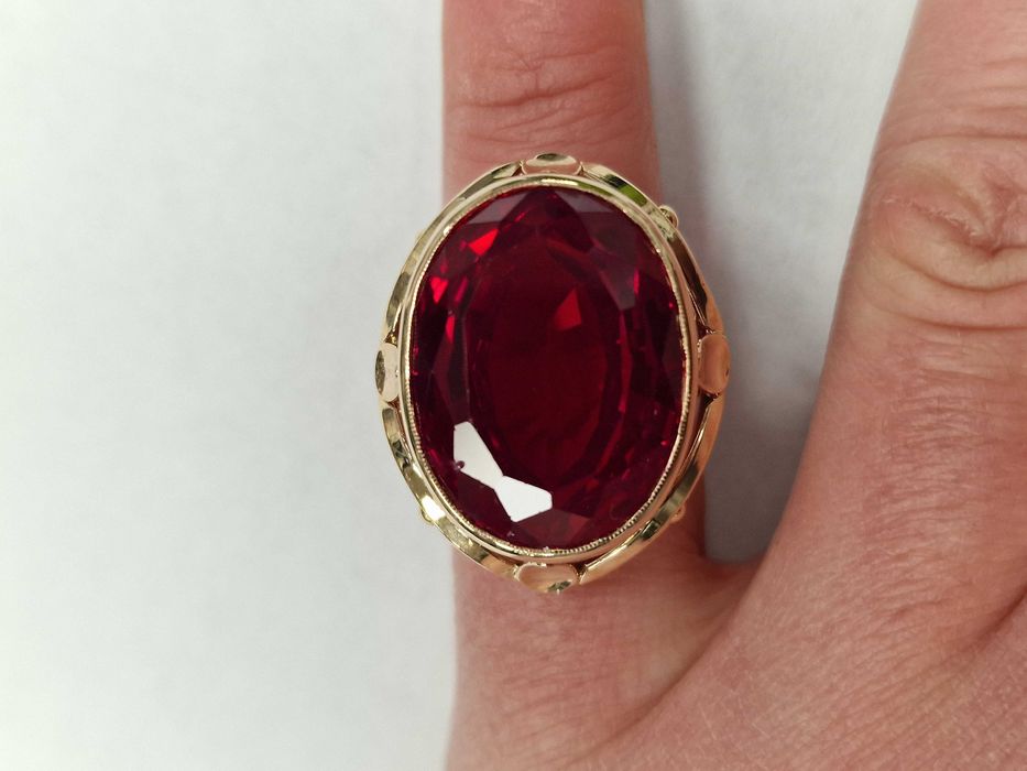 Złoty pierścionek damski/ 585/ 11.85 gram/ R16.5/ Korund/ XX wiek