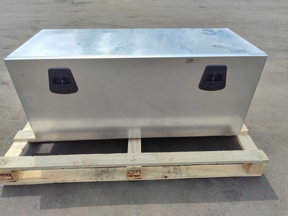 Інструментальні ящики для вантажівок, тягача, спецтехніки в наявності