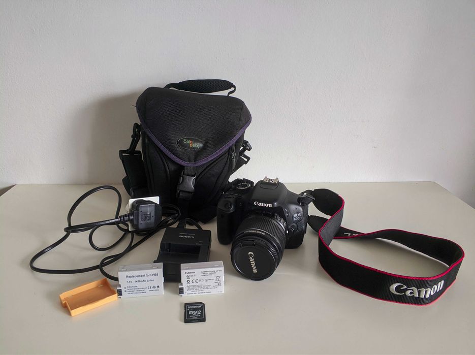 Canon EOS 600D + obiektyw CANON EFS 18–55 mm IS  + karta 32 GB + 2 baterie + etui — 17 tys. klatek