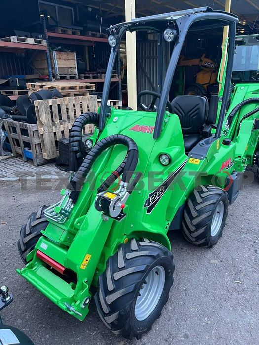 Універсальний мінінавантажувач, трактор Avant 423