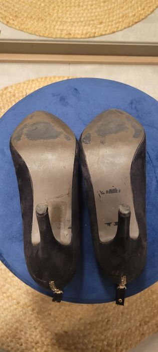 Czarne szpilki zamszowe