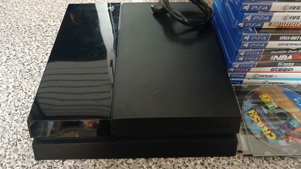 Playstation 4/15 jogos/1 comando