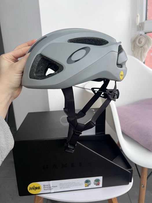 Oakley ARO3 mips велошолом