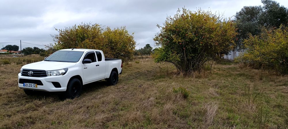 Toyota Hilux 2.4d  4wd 150 CV extracab