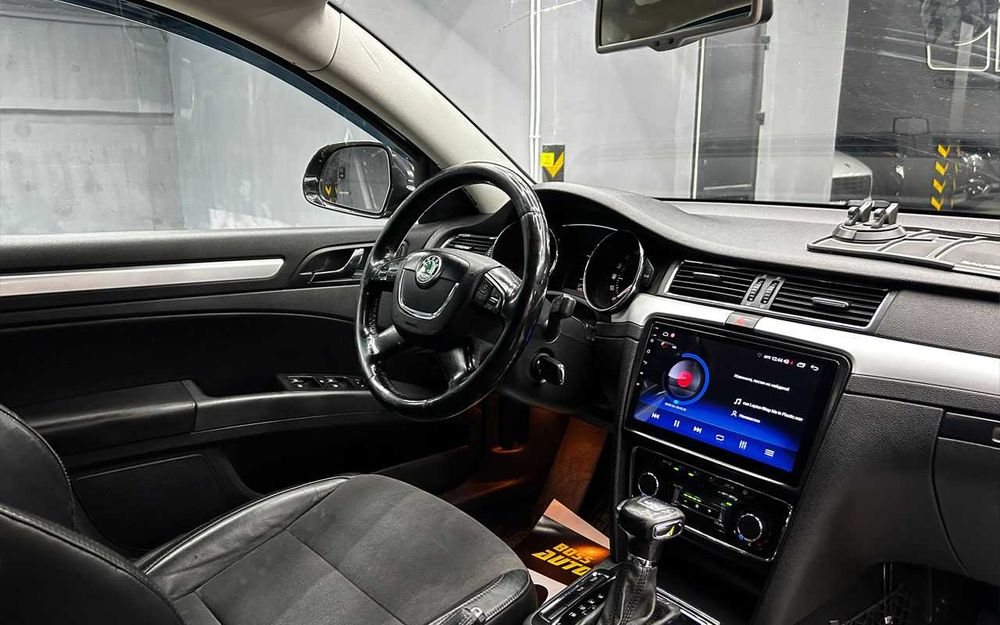 Skoda Superb 2011