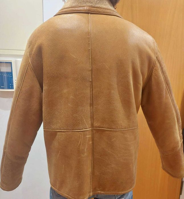 Casaco de homem em pele de ovelha