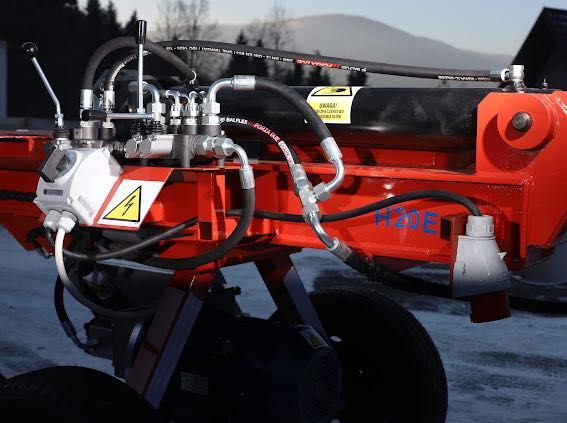 Łuparka hydrauliczna pozioma do drewna