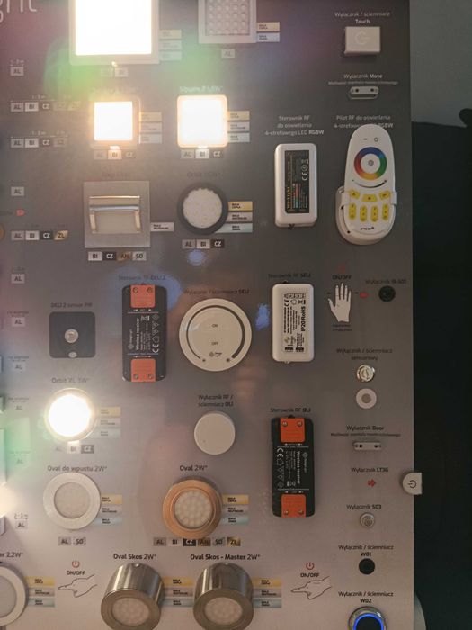 Tablica z oświetleniem,sterownikami i włącznikami LED 75×100