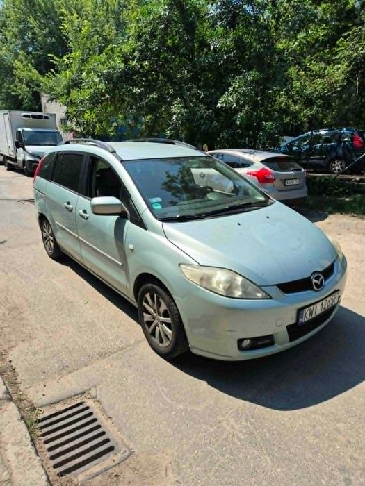samochód mazda 5