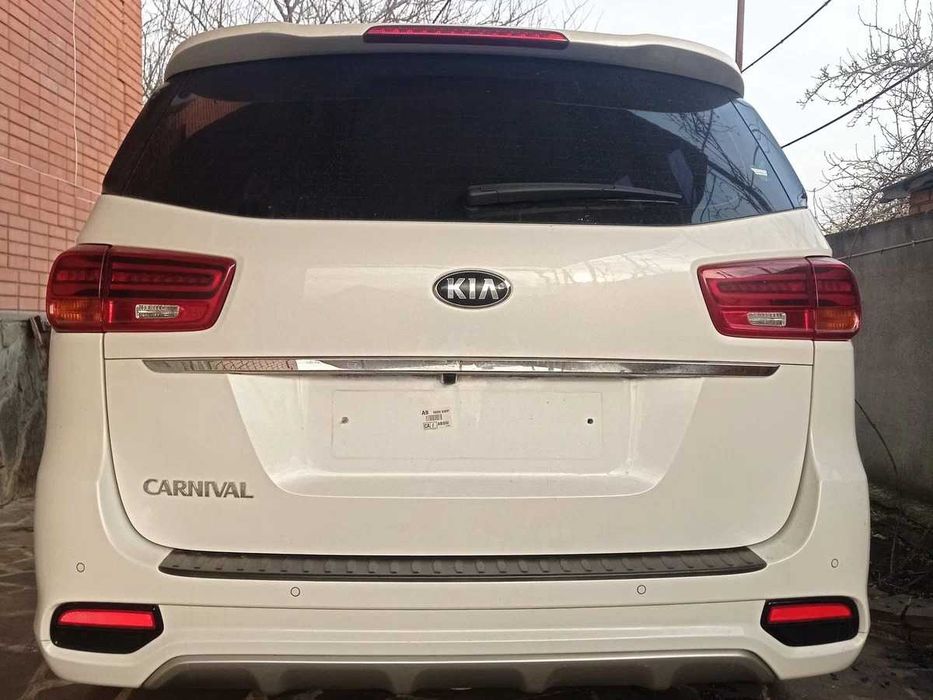 Kia Carnival 2018 сімейний автомобіль