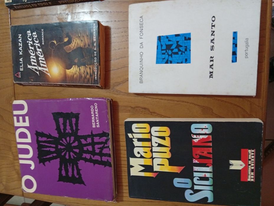 Vendo livros antigos