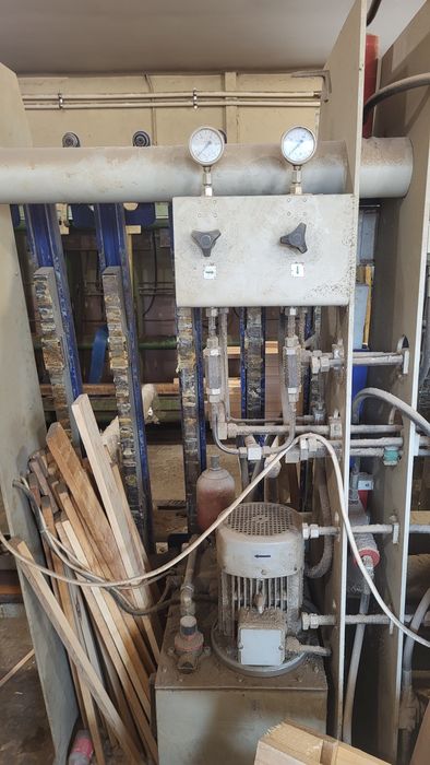 FAMAD Prasa hydrauliczna ramowa do klejenia
