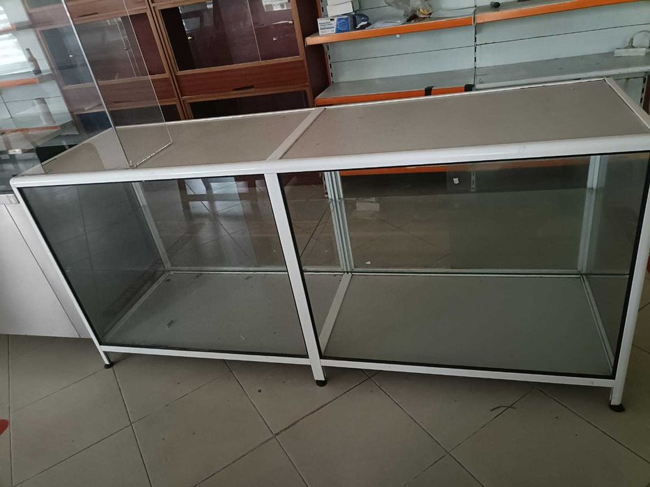 balcao de supermercado e  espositor para pao