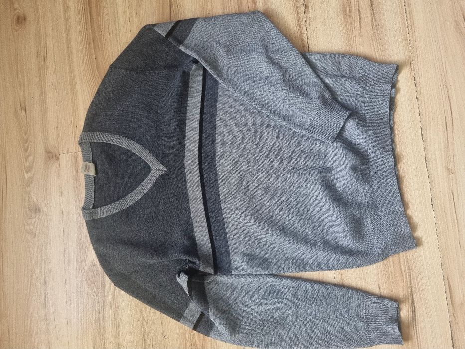 Męski sweter serek