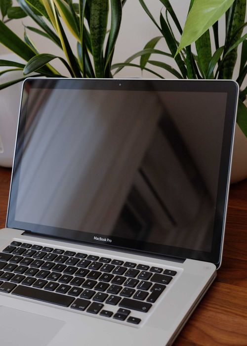 MacBook Pro 15'' Early 2011 / 2,2 GHz, Intel i7, SSD