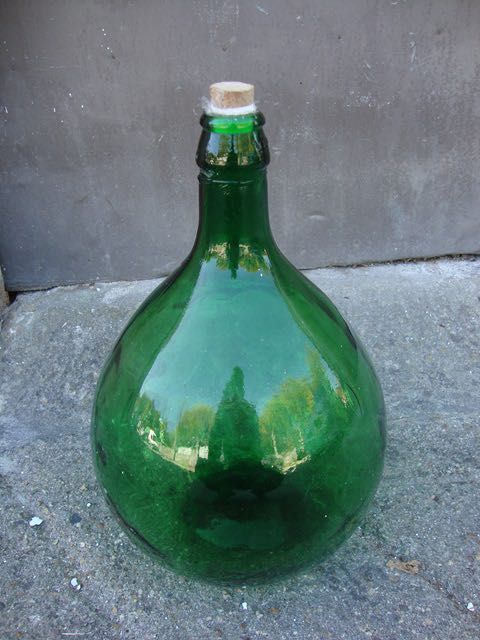 Garrafa Antiga com Brasão de Portugal