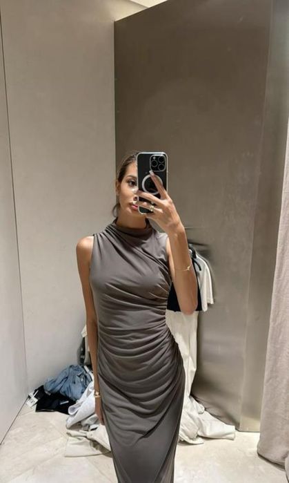 Сукня від ZARA з драпіруванням