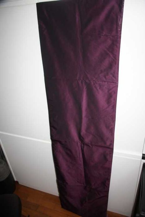 Estola cor de rosa e bordeaux acetinada de cerimónia